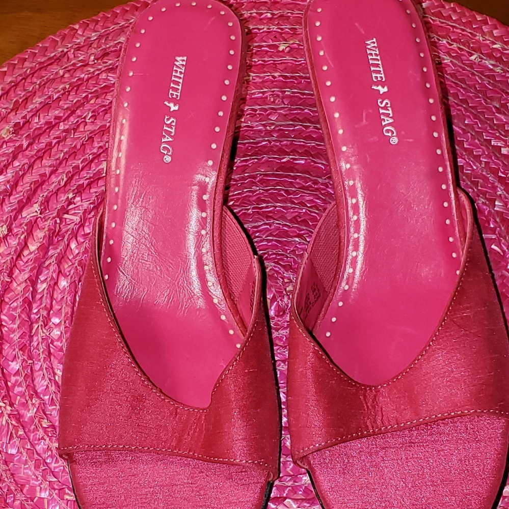 White Stag "Pam" kitten heels 7.5 Fuschia
